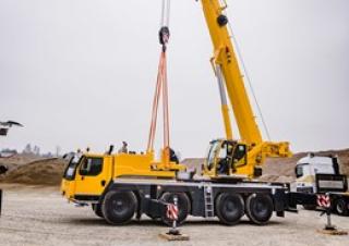Liebherr LTM 1090-4.2 crane - load chart, specs (2018 - 2025