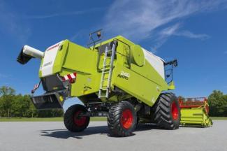 Biçer döver Claas Avero 240