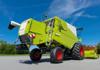 Biçer döver Claas Avero 240