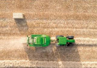 Büyük kare balyalayıcı + yüksek yoğunluklu balya makineleri John Deere L624