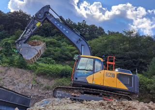Crawler Excavators Volvo EC230F LR