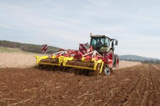 Cultivators Pöttinger Synkro 4030 K