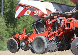 Ekim makineleri Kuhn Maxima 3 M