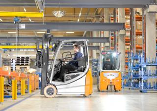 Elektrikli ön-forklift kamyonları Still RX 20-18