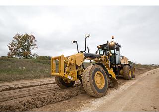 Graders Caterpillar 140 AWD