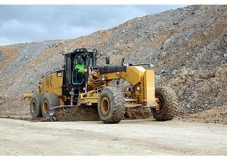 Graders Caterpillar 18M3
