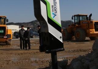 Attachments Hydraulic Breakers Daemo B210