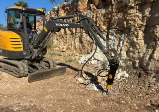 Attachments Hydraulic Breakers OSA Demolition Equipment MB 15