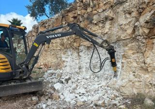 Attachments Hydraulic Breakers OSA Demolition Equipment MB 15