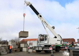 Mobil vinçler - teleskopik bom Sennebogen 643E