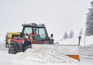 Vehicles Municipal Tractors Front Hitch Aebi TT 211+