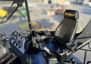 Paletli asfalt zemin kaldırıcıları Bomag BF 600 C 3 S 500