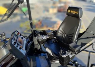 Paletli asfalt zemin kaldırıcıları Bomag BF 700 C 3 S 600