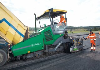 Paletli asfalt zemin kaldırıcıları Vögele Super 2100-3i