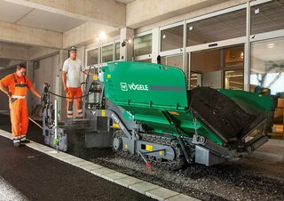 Paletli asfalt zemin kaldırıcıları Vögele Super 700i