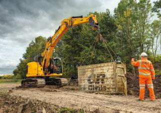 Paletli ekskavatörler JCB 245XR