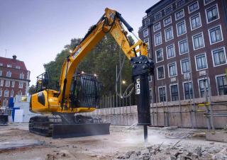 Paletli ekskavatörler JCB JS130 LC
