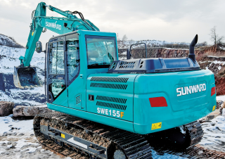 Paletli ekskavatörler Sunward SWE155F