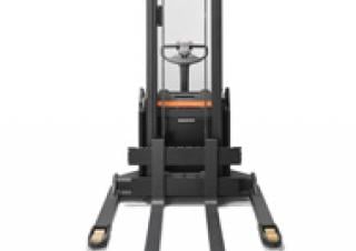 Pallet Stackers Walkie Stackers BT SWE 140 S