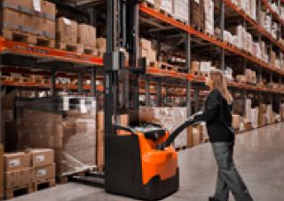 Pallet Stackers Walkie Stackers BT SWE 140 S