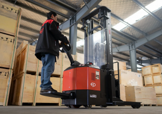Reach Trucks EP CQE15R