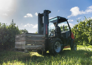 Rough terrain forkliftler Manitou MC 18-2