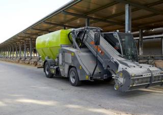 Feeding technology Self propelled feed mixers Storti Pointer EVO 200