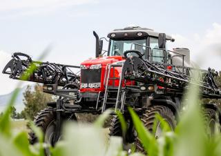 Self-propelled field sprayers Massey Ferguson MF 9330 Plus