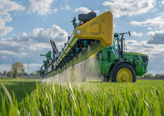 Self-propelled field sprayers John Deere R4150i