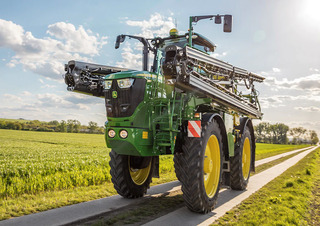 Self-propelled field sprayers John Deere R4150i