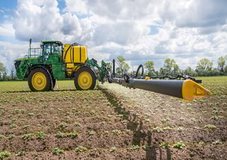 Self-propelled field sprayers John Deere R4150i