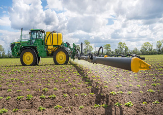 Self-propelled field sprayers John Deere R4150i