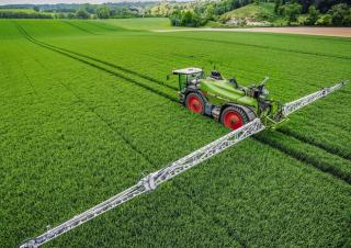 Self-propelled field sprayers Fendt Rogator 655