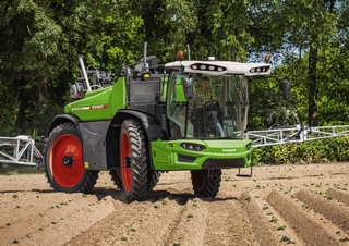 Self-propelled field sprayers Fendt Rogator 655 