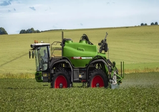 Self-propelled field sprayers Fendt Rogator 655 