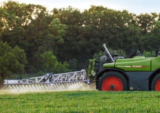 Self-propelled field sprayers Fendt Rogator 655