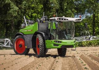 Self-propelled field sprayers Fendt Rogator 665 