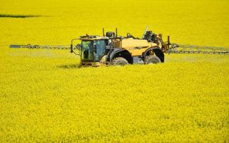 Self-propelled field sprayers Challenger RoGator 655