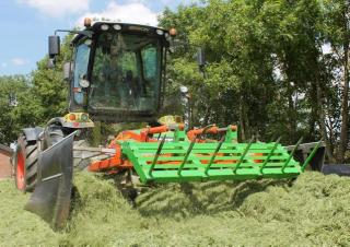Feeding technology Silage spreaders Holaras Viking