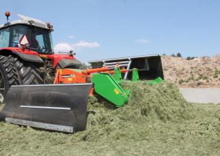 Feeding technology Silage spreaders Holaras Viking