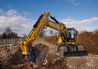 Paletli ekskavatörler JCB JS200W