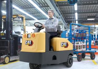 Tow tractors Caterpillar NTS30Q