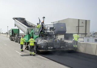 Tracked Asphalt Pavers Vögele Super 1800-3i SprayJet
