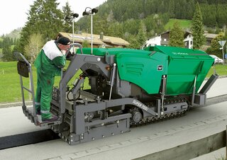Tracked Asphalt Pavers Vögele Super 700i