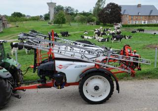 Trailed field sprayers Kuhn Atlantique 2400