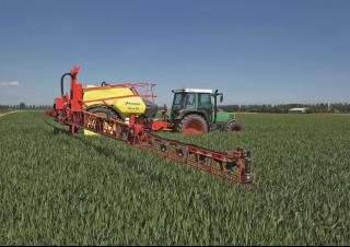 Trailed field sprayers Kverneland Ikarus S38