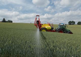 Trailed field sprayers Kverneland Ikarus S38
