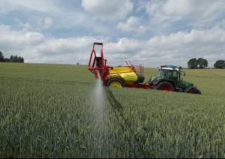 Trailed field sprayers Kverneland Ikarus S38