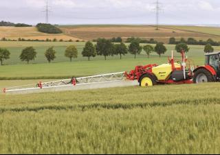 Trailed field sprayers Kverneland iXtrack C40