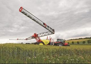 Trailed field sprayers Kverneland iXtrack C40